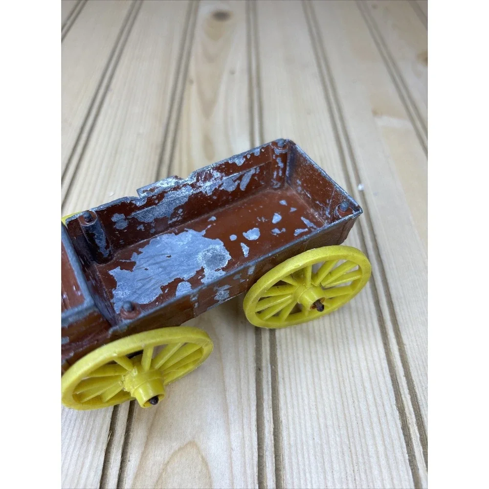 Vintage Tootsie‎ Toy Chicago 24 Die Cast Brown With Yellow Wheels Wagon Carriage